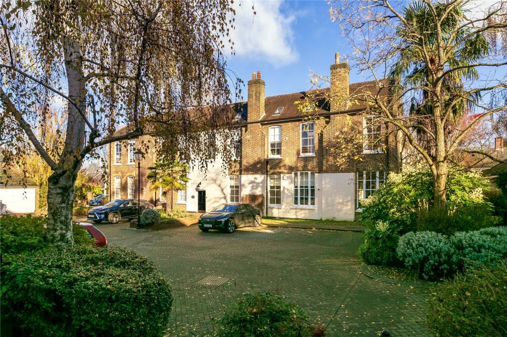King Georges Square, Richmond