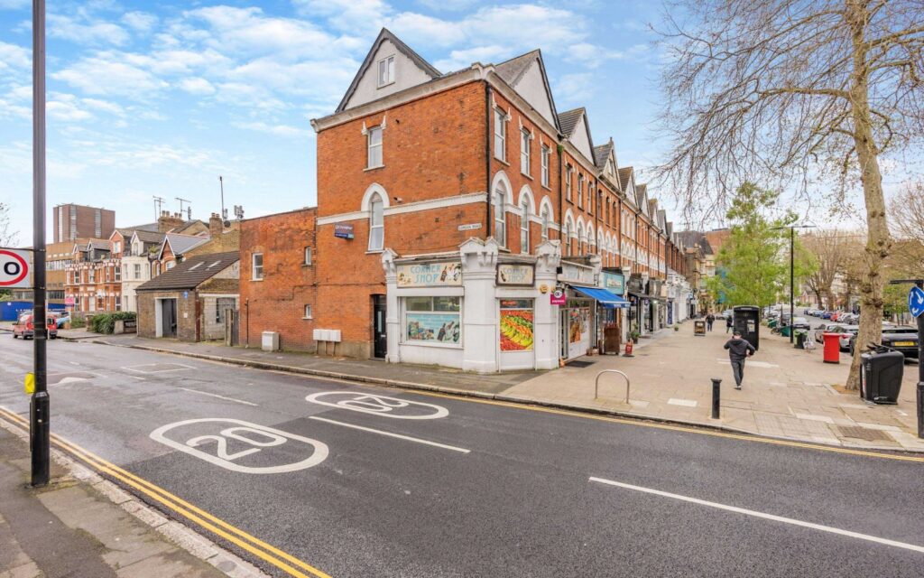 The Avenue, Ealing